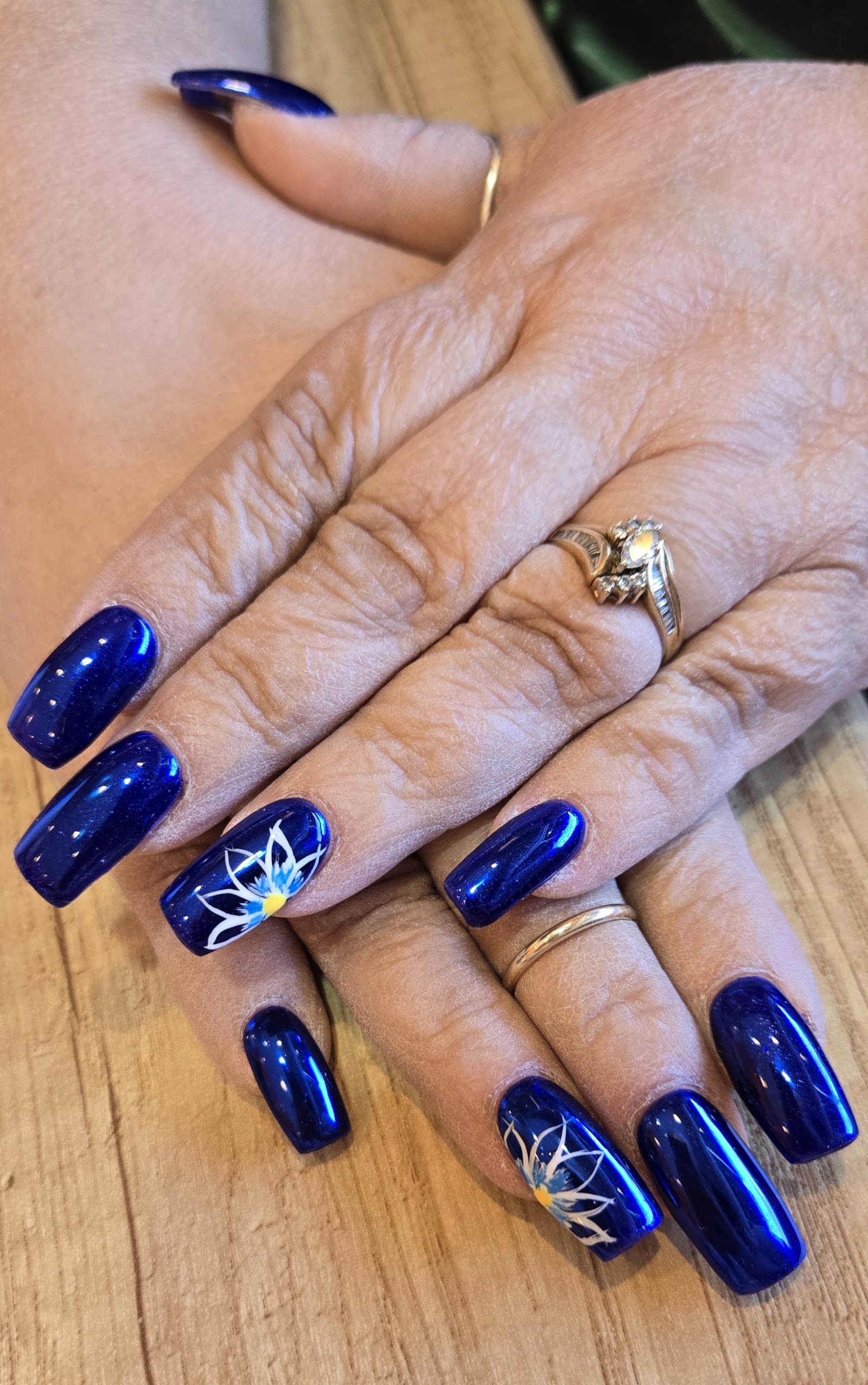 Luxe Nails Salon - Shelbyville, KY logo
